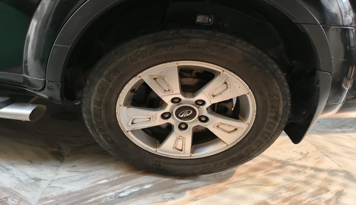 2013 Mahindra XUV500 W8, Diesel, Manual, 1,76,284 km, tyre