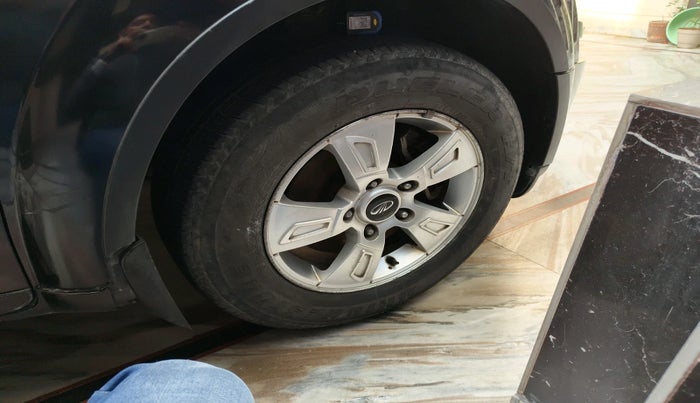 2013 Mahindra XUV500 W8, Diesel, Manual, 1,76,284 km, tyre