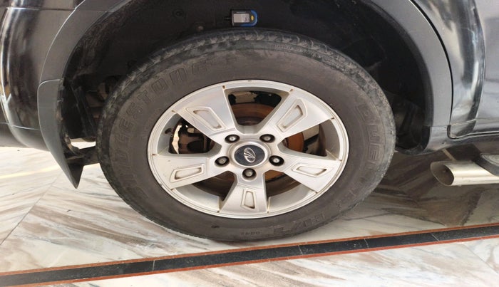 2013 Mahindra XUV500 W8, Diesel, Manual, 1,76,284 km, tyre