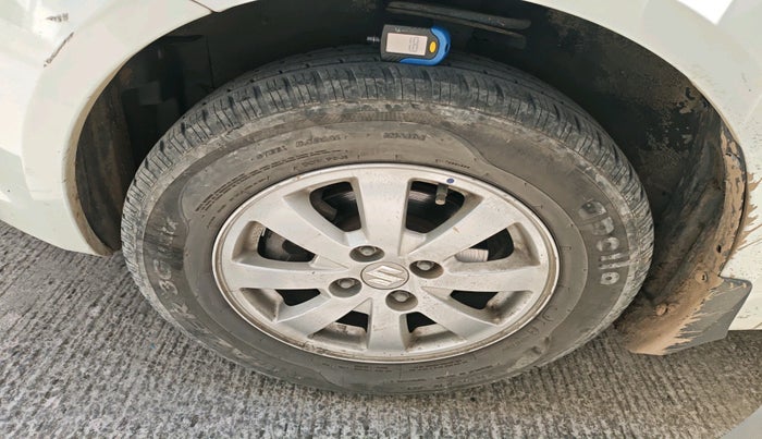 2010 Maruti Swift ZXI 1.3, Petrol, Manual, 60,646 km, tyre