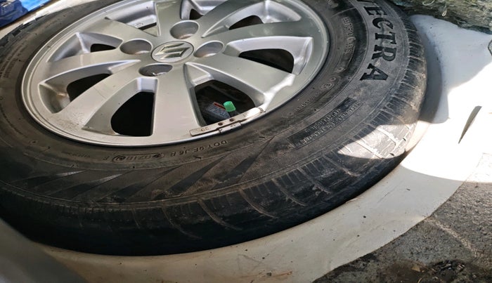 2010 Maruti Swift ZXI 1.3, Petrol, Manual, 60,646 km, tyre