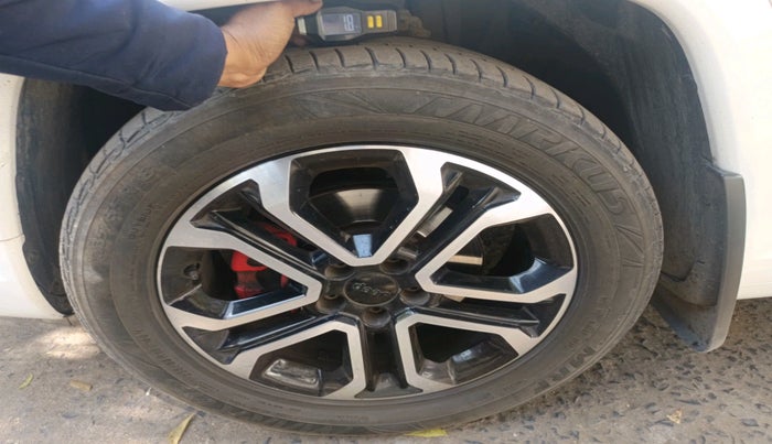 2021 Jeep Compass MODEL S (O) 1.4 PETROL DCT, Petrol, Automatic, 92,474 km, tyre