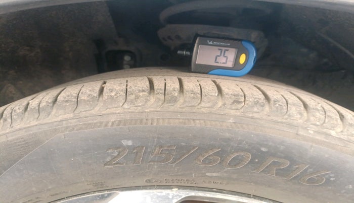 2020 Hyundai VENUE SX 1.5 CRDI, Diesel, Manual, 1,06,553 km, tyre