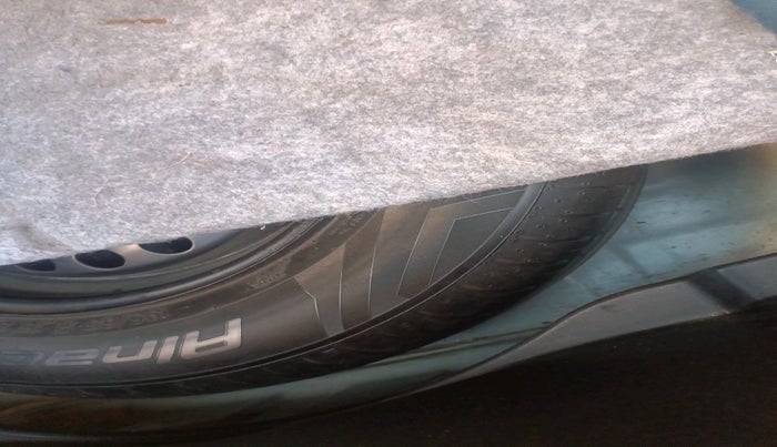 2020 Hyundai VENUE SX 1.5 CRDI, Diesel, Manual, 1,06,553 km, tyre