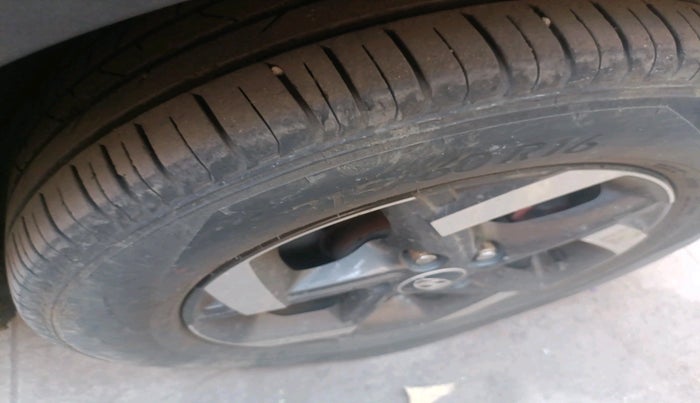 2020 Hyundai VENUE SX 1.5 CRDI, Diesel, Manual, 1,06,553 km, tyre