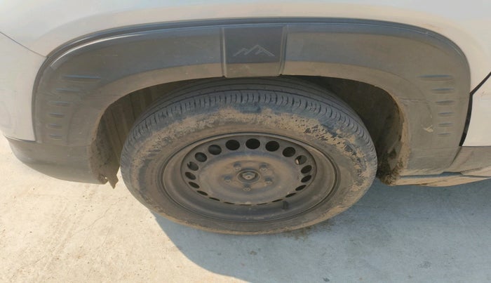 2022 Maruti BREZZA VXI SMART HYBRID, Petrol, Manual, 91,320 km, tyre