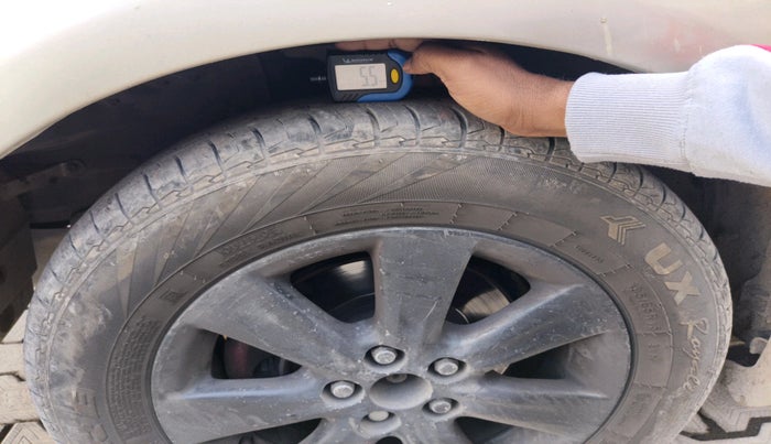 2011 Toyota Corolla Altis G PETROL, Petrol, Manual, 1,61,894 km, tyre