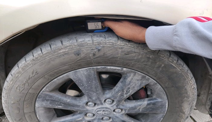 2011 Toyota Corolla Altis G PETROL, Petrol, Manual, 1,61,894 km, tyre