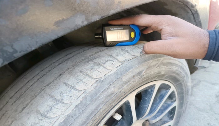 2016 Renault Kwid RXT 1.0 AMT, Petrol, Automatic, 86,663 km, tyre