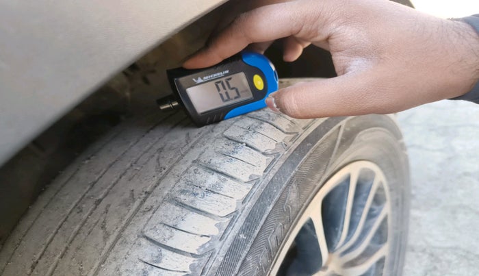 2016 Renault Kwid RXT 1.0 AMT, Petrol, Automatic, 86,663 km, tyre