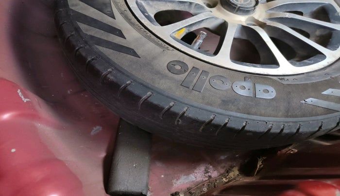 2016 Renault Kwid RXT 1.0 AMT, Petrol, Automatic, 86,663 km, tyre