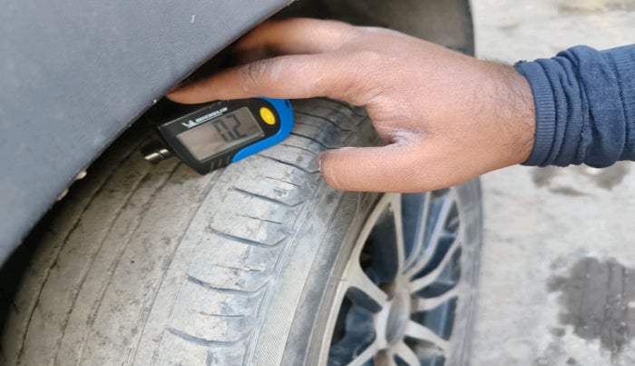 2016 Renault Kwid RXT 1.0 AMT, Petrol, Automatic, 86,663 km, tyre