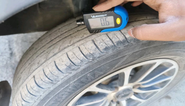 2016 Renault Kwid RXT 1.0 AMT, Petrol, Automatic, 86,663 km, tyre