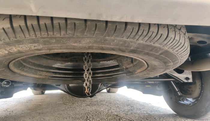 2014 Toyota Innova 2.5 G 7 STR, Diesel, Manual, 1,38,337 km, tyre