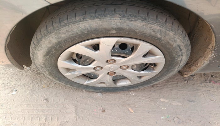 2015 Hyundai Grand i10 MAGNA 1.1 CRDI, Diesel, Manual, 1,20,551 km, tyre