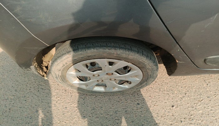 2015 Hyundai Grand i10 MAGNA 1.1 CRDI, Diesel, Manual, 1,20,551 km, tyre