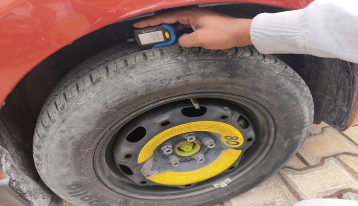 2014 Volkswagen Polo HIGHLINE1.5L, Diesel, Manual, 98,435 km, tyre