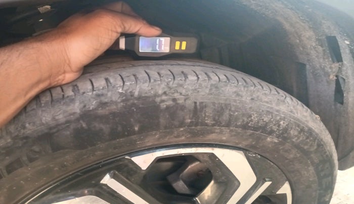 2023 Maruti BREZZA ZXI + SMART HYBRID DUAL TONE, Petrol, Manual, 30,256 km, tyre