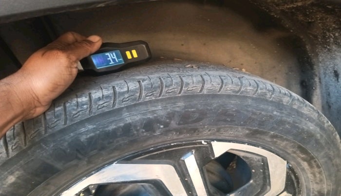 2023 Maruti BREZZA ZXI + SMART HYBRID DUAL TONE, Petrol, Manual, 30,256 km, tyre