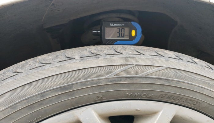 2010 Fiat Grand Punto EMOTION 1.3, Diesel, Manual, 1,26,006 km, tyre