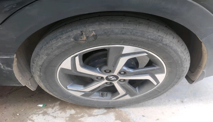 2018 Hyundai Creta SX (O) 1.6 DIESEL, Diesel, Manual, 1,91,522 km, tyre