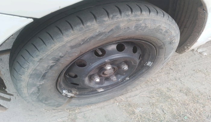 2015 Hyundai Eon ERA +, Petrol, Manual, 85,381 km, tyre