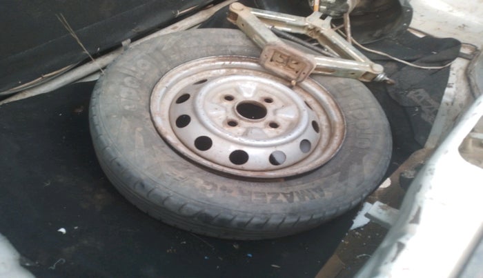 2015 Hyundai Eon ERA +, Petrol, Manual, 85,381 km, tyre