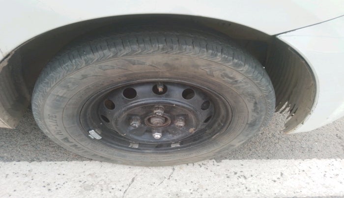 2015 Hyundai Eon ERA +, Petrol, Manual, 85,381 km, tyre