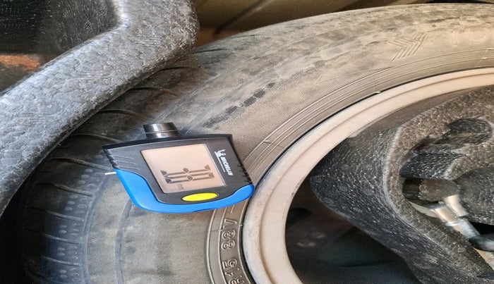 2010 Volkswagen Vento HIGHLINE 1.6 MPI, Petrol, Manual, 95,693 km, tyre