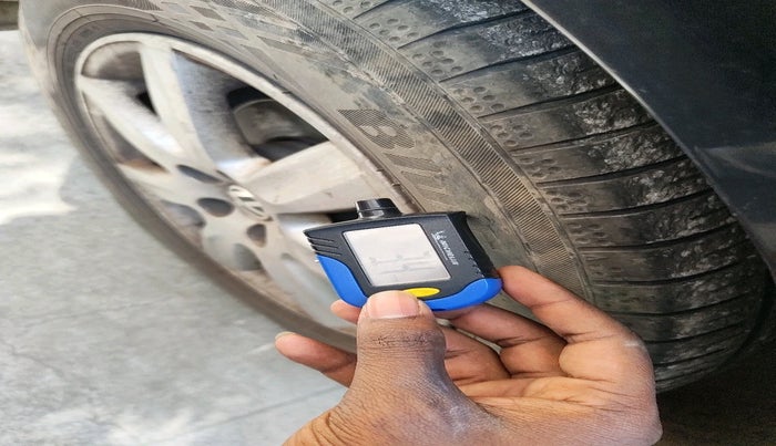 2010 Volkswagen Vento HIGHLINE 1.6 MPI, Petrol, Manual, 95,693 km, tyre