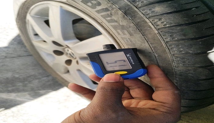 2010 Volkswagen Vento HIGHLINE 1.6 MPI, Petrol, Manual, 95,693 km, tyre