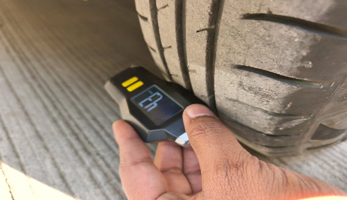 2016 Hyundai i10 MAGNA 1.1, Petrol, Manual, 63,209 km, tyre