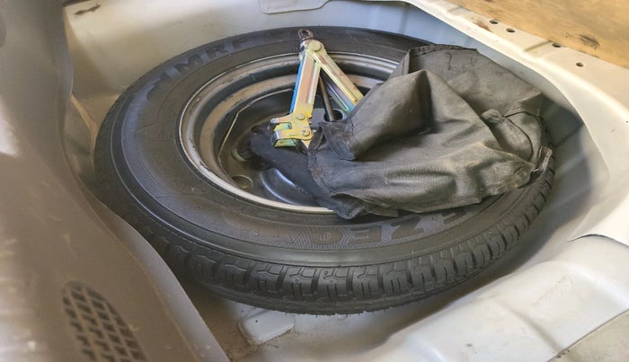 2016 Hyundai i10 MAGNA 1.1, Petrol, Manual, 63,209 km, tyre