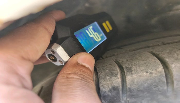 2016 Hyundai i10 MAGNA 1.1, Petrol, Manual, 63,209 km, tyre