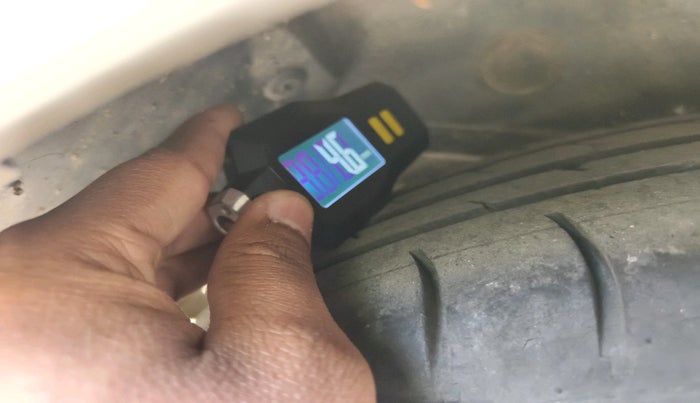 2016 Hyundai i10 MAGNA 1.1, Petrol, Manual, 63,209 km, tyre