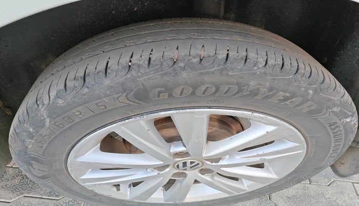 2011 Volkswagen Polo COMFORTLINE 1.2L, Diesel, Manual, 1,72,105 km, tyre