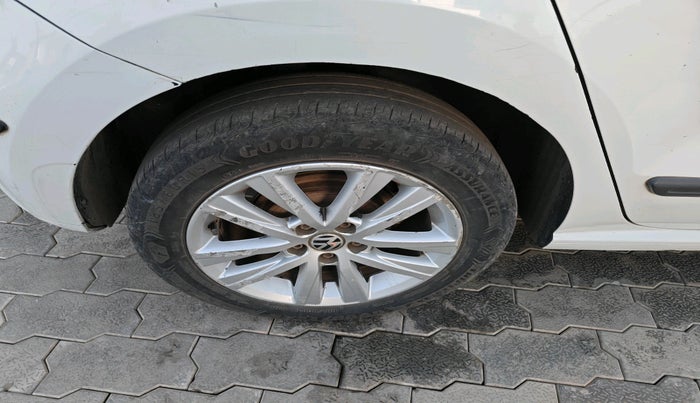 2011 Volkswagen Polo COMFORTLINE 1.2L, Diesel, Manual, 1,72,105 km, tyre