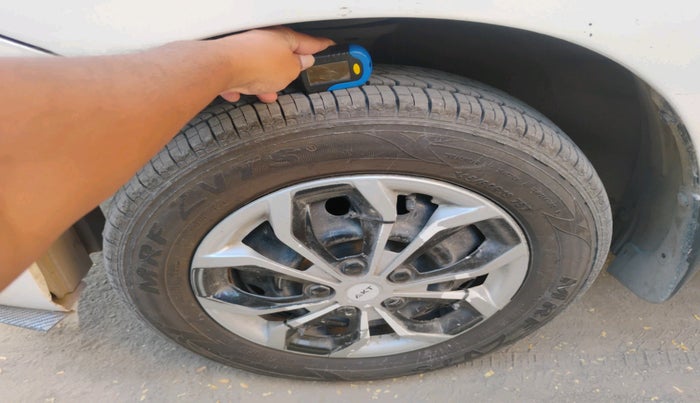 2015 Maruti Wagon R Stingray LXI, Petrol, Manual, 1,24,294 km, tyre