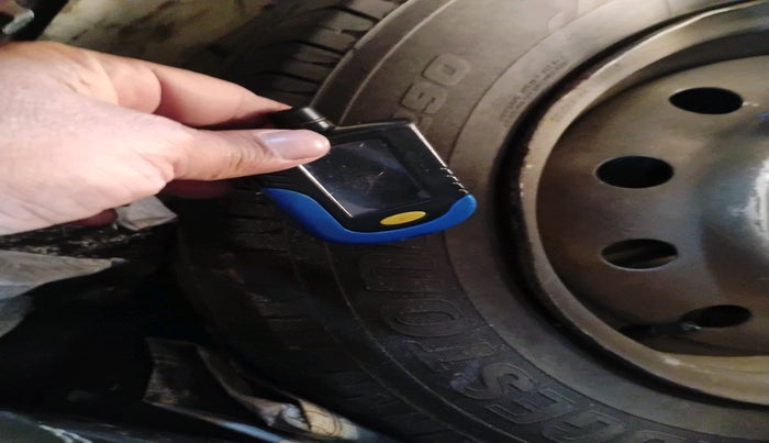 2015 Maruti Wagon R Stingray LXI, Petrol, Manual, 1,24,294 km, tyre