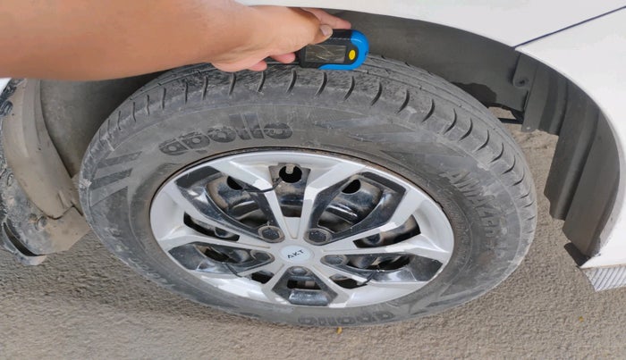 2015 Maruti Wagon R Stingray LXI, Petrol, Manual, 1,24,294 km, tyre