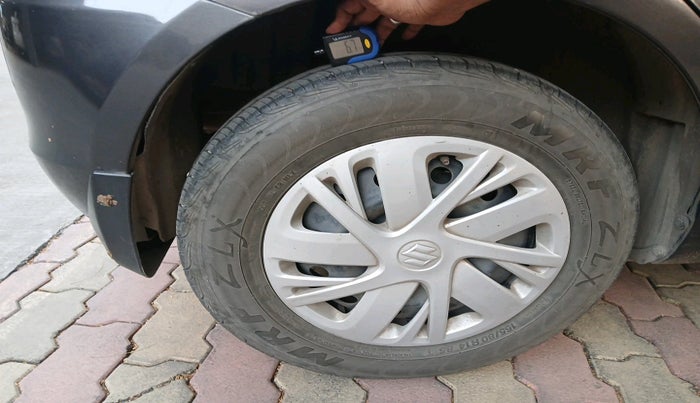 2016 Maruti Swift VXI, Petrol, Manual, 69,625 km, tyre