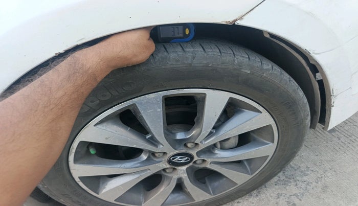 2015 Hyundai Verna FLUIDIC 1.6 CRDI SX, Diesel, Manual, 2,25,169 km, tyre