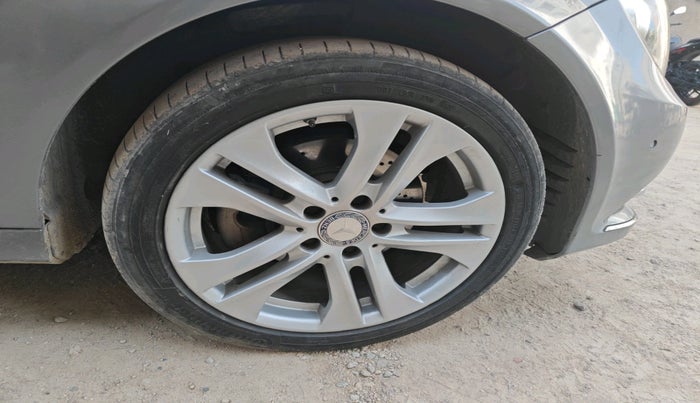 2012 Mercedes Benz C Class 200 CGI AVANTGARDE, Petrol, Automatic, 1,37,384 km, tyre