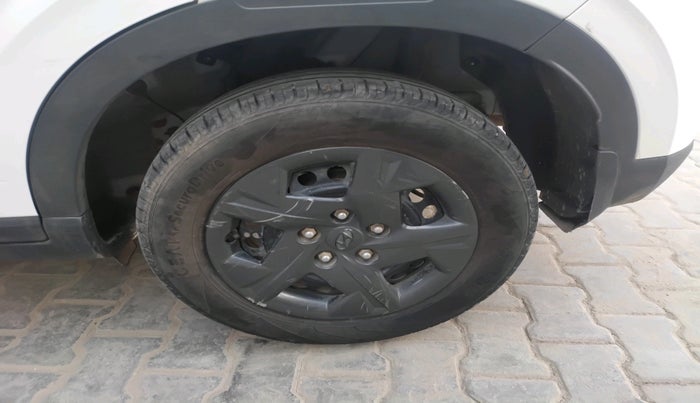 2023 Hyundai VENUE S 1.2, Petrol, Manual, 60,342 km, tyre