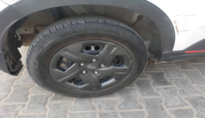 2023 Hyundai VENUE S 1.2, Petrol, Manual, 60,342 km, tyre