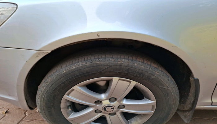 2011 Skoda Laura AMBIENTE 2.0 TDI CR AT, Diesel, Automatic, 1,52,282 km, tyre