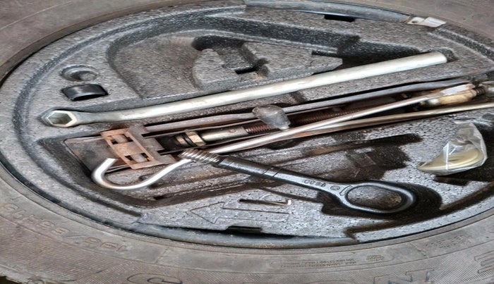 2011 Skoda Laura AMBIENTE 2.0 TDI CR AT, Diesel, Automatic, 1,52,282 km, tyre