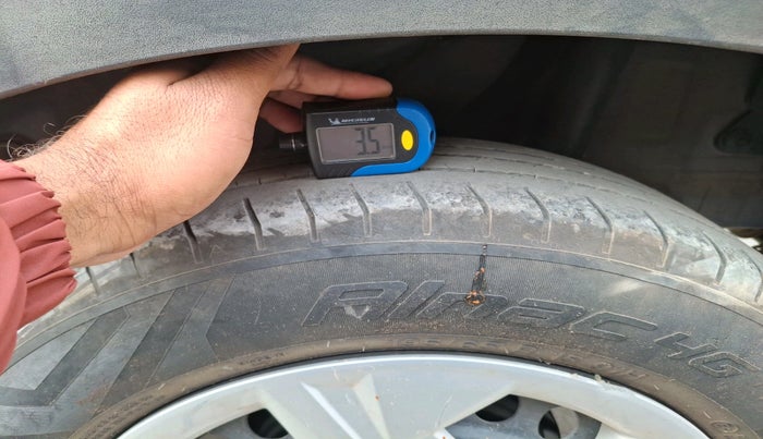 2021 Hyundai VENUE S 1.2, Petrol, Manual, 60,804 km, tyre