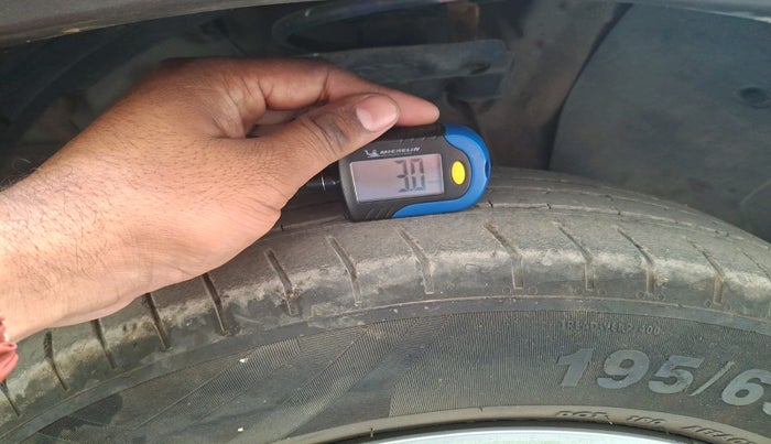 2021 Hyundai VENUE S 1.2, Petrol, Manual, 60,804 km, tyre