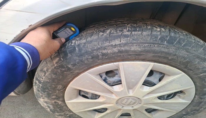 2011 Maruti SX4 VXI, Petrol, Manual, 2,10,061 km, tyre